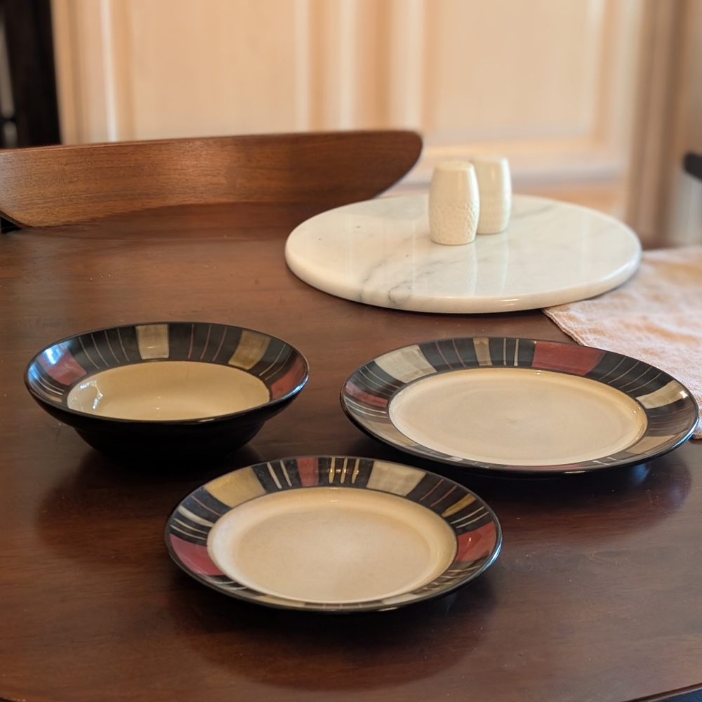 1 place setting Vtg Mikasa includes 1 dinner plate, 1 salad plate, 1 bowl